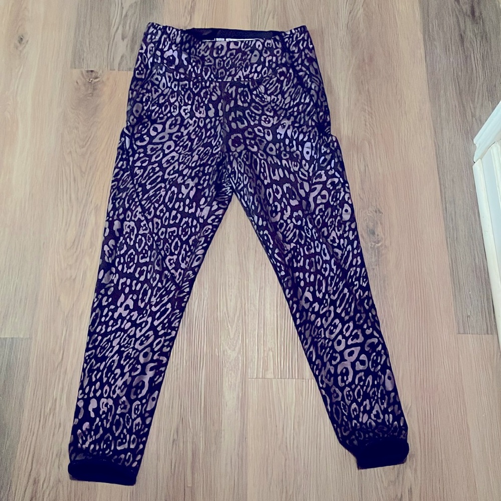 NWOT Victoria's Secret Sweat On Point Shine Legging Purple Leopard, size 12